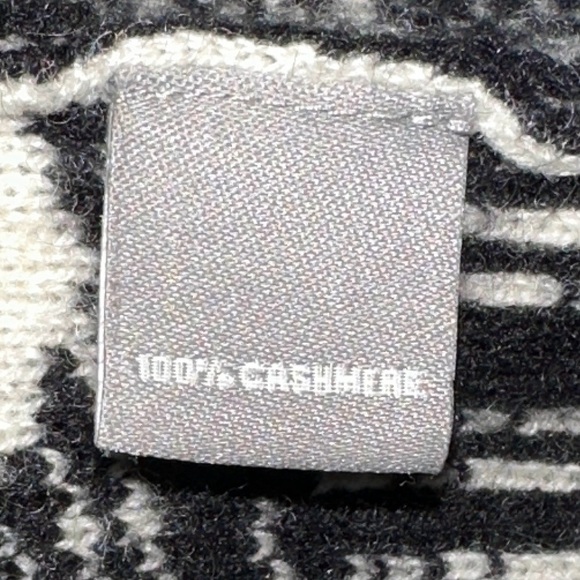 Neiman Marcus 100% Cashmere Black And Cream Abstract Open Front Drapey Cardigan - Picture 12 of 13